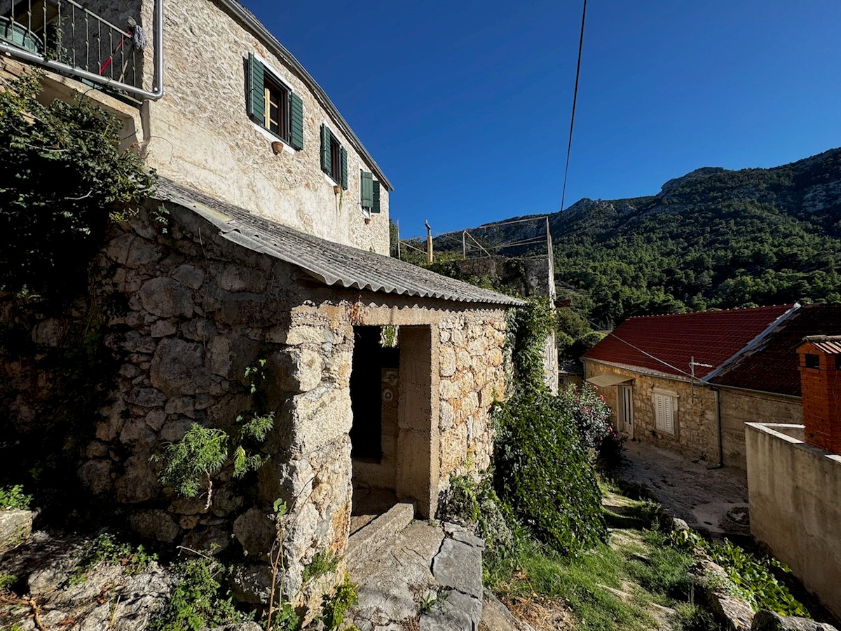 Hiša Na predaj - SPLITSKO-DALMATINSKA JELSA
