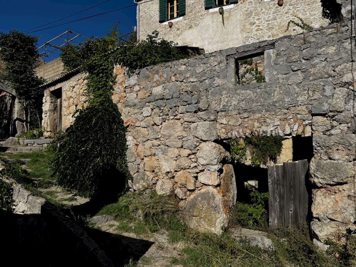 Hiša Na predaj - SPLITSKO-DALMATINSKA JELSA