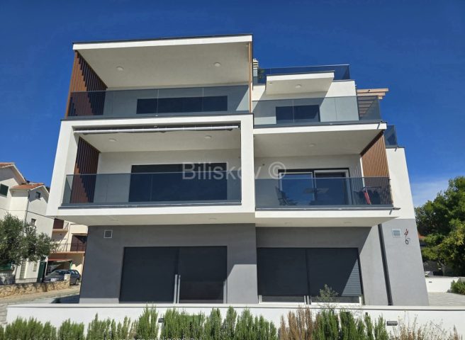 Poslovni prostor na prodaju 215 m² – Vodice