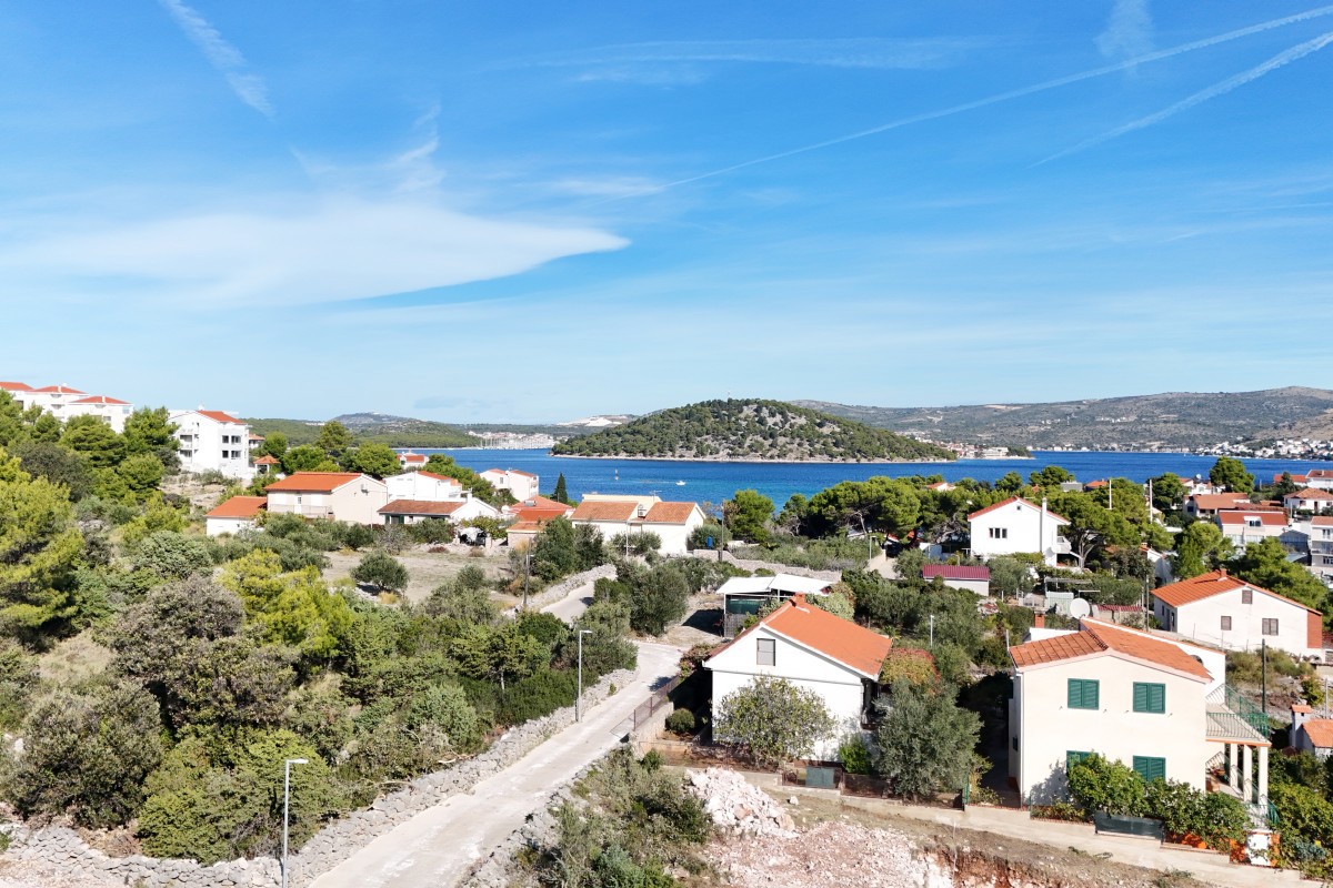 Land For sale - ŠIBENSKO-KNINSKA ROGOZNICA