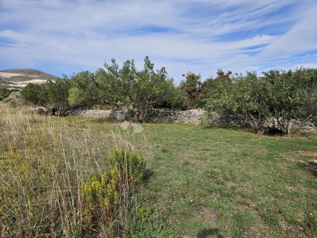 Zemljište na prodaju 2245 m² – Trogir