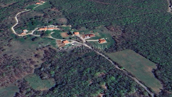 Land for sale 137000 m² – Labin