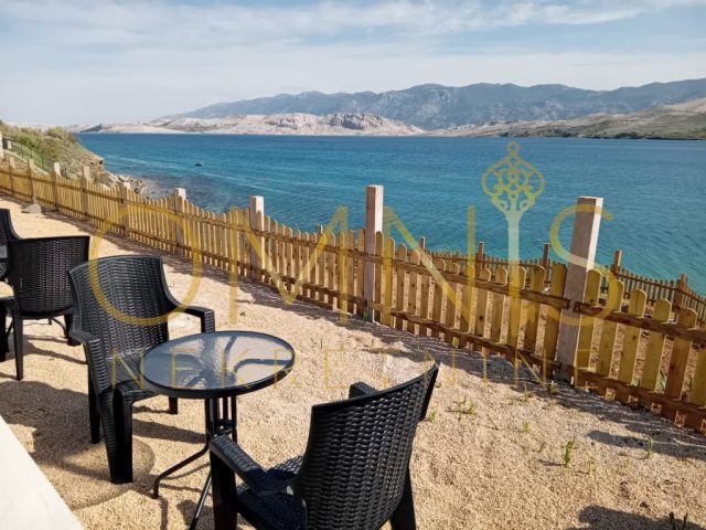 Poslovni prostor na prodaju 1044 m² – Pag