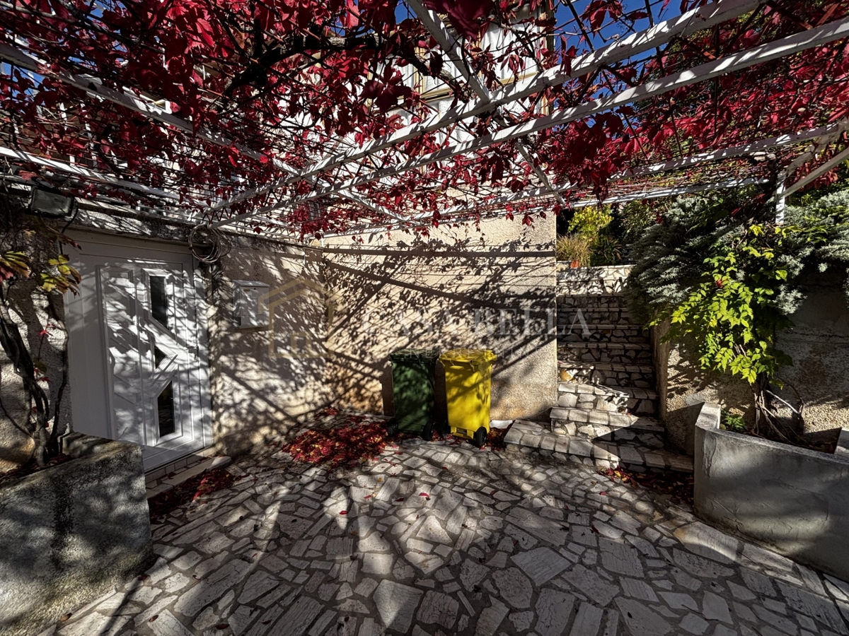 Maison À vendre - LIČKO-SENJSKA SENJ