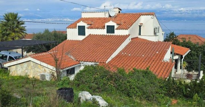 Hiša na predaj 240 m² – Šolta