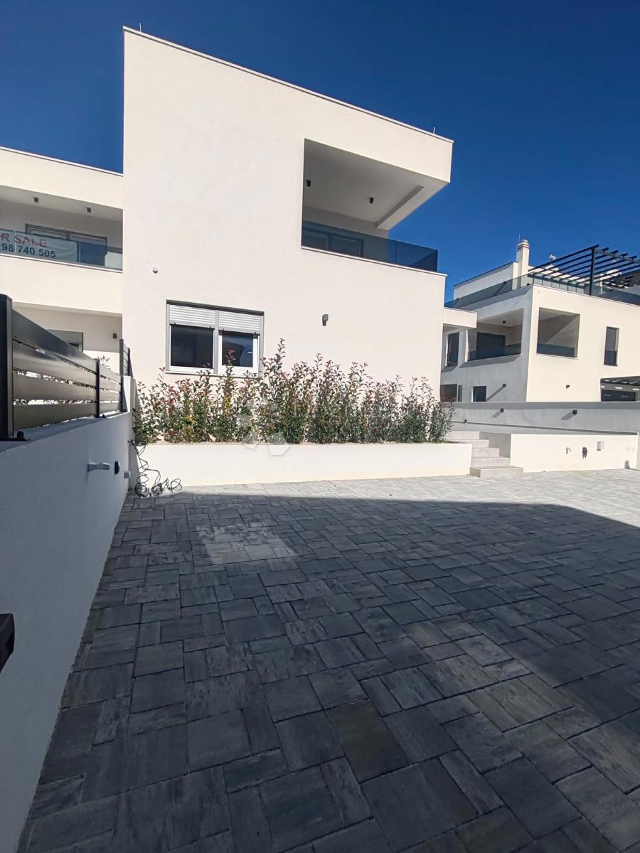 Haus Zu verkaufen - ŠIBENSKO-KNINSKA VODICE