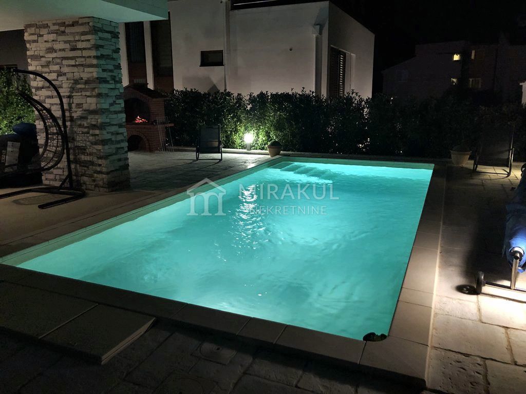 Apartment Zu verkaufen - ŠIBENSKO-KNINSKA MURTER