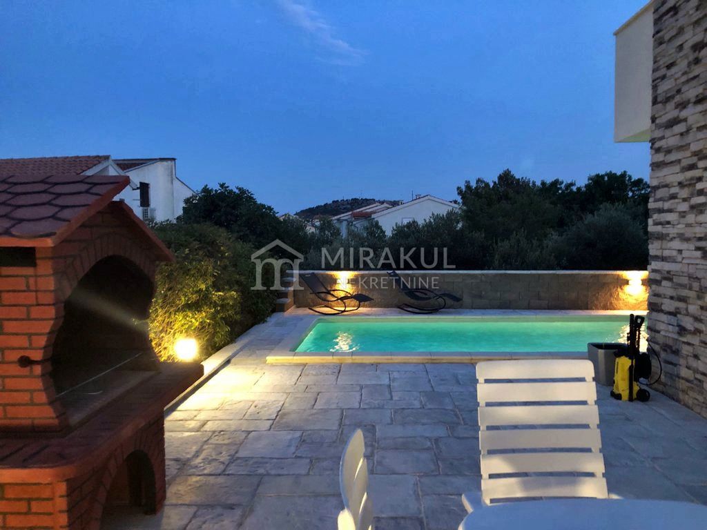 Apartment Zu verkaufen - ŠIBENSKO-KNINSKA MURTER
