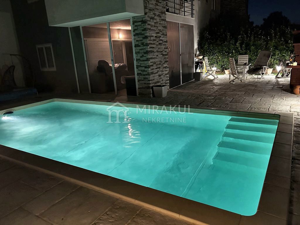Apartment Zu verkaufen - ŠIBENSKO-KNINSKA MURTER