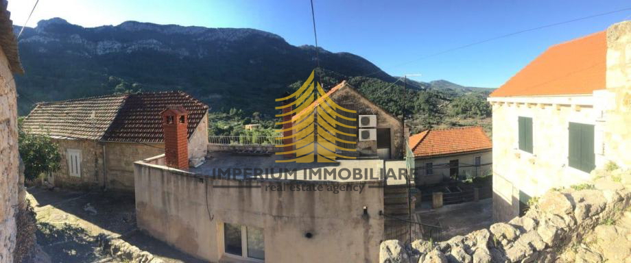 Hiša Na predaj - SPLITSKO-DALMATINSKA JELSA