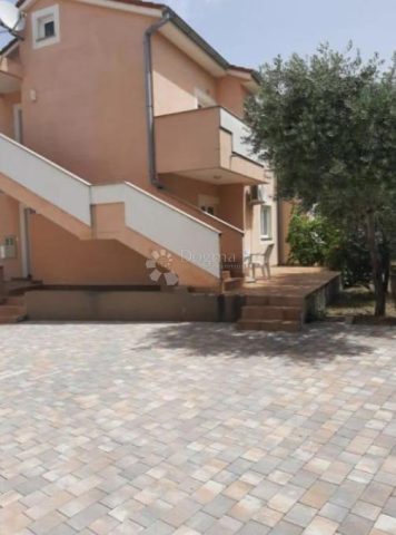 Casa in vendita 436 m² – Novalja