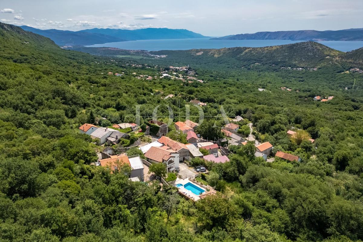 Kuća Na prodaju - Primorsko-goranska Vinodolska Općina - foto 1/16