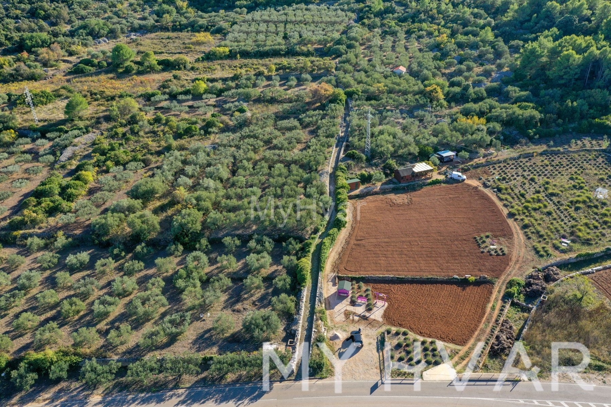Land For sale - SPLITSKO-DALMATINSKA JELSA
