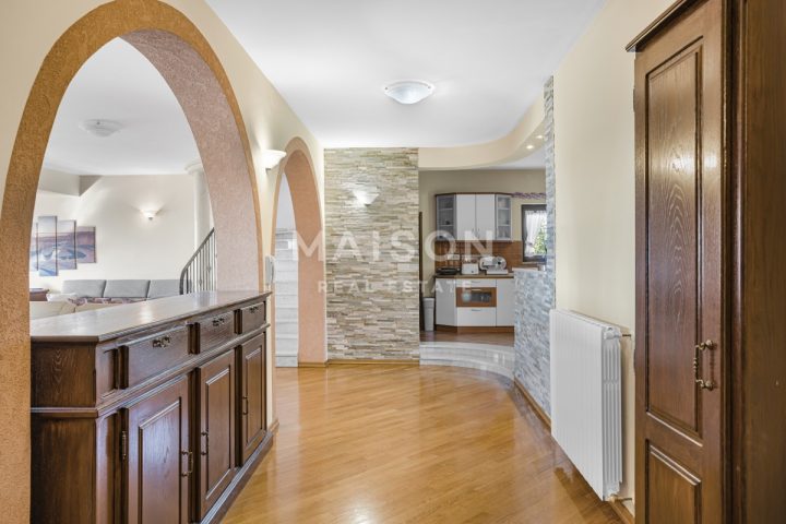 Kuća na prodaju 275 m² – Viškovo