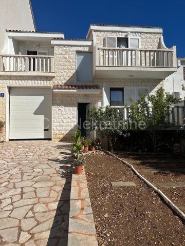 Kuća na prodaju 130 m² – Brač
