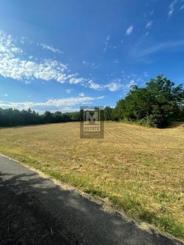 Grundstück zu verkaufen 961 m² – Tinjan