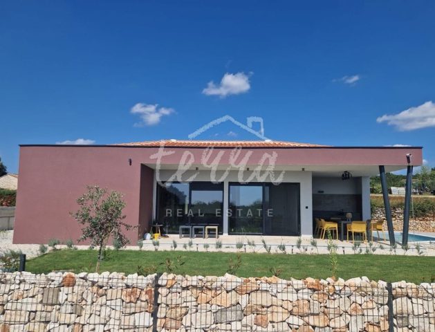 Dům na prodej 102 m² – Tinjan