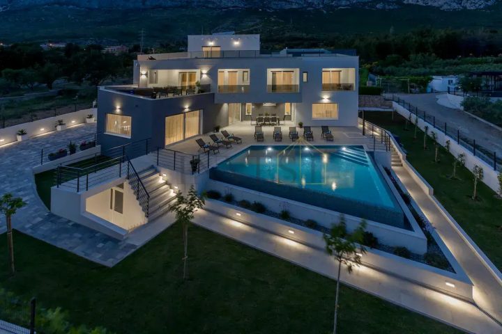 Casa in vendita 350 m² – Kaštela