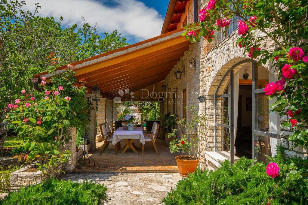 Haus Zu verkaufen - ISTARSKA SVETVINČENAT