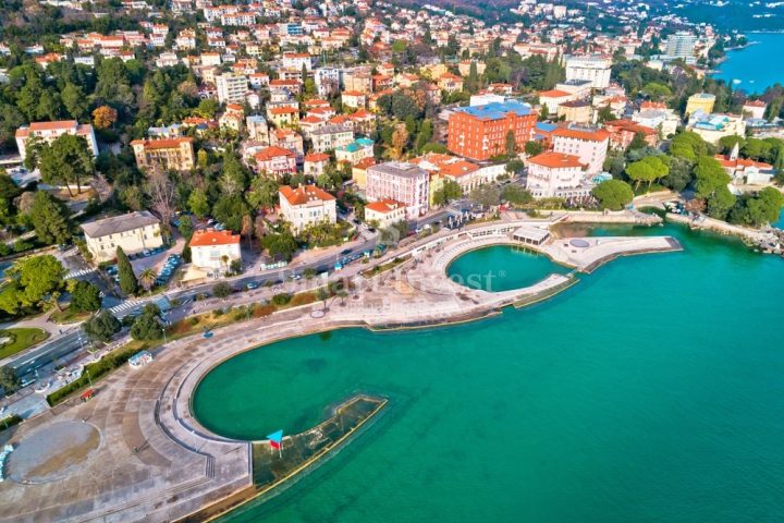 Business premises for sale 400 m² – Opatija