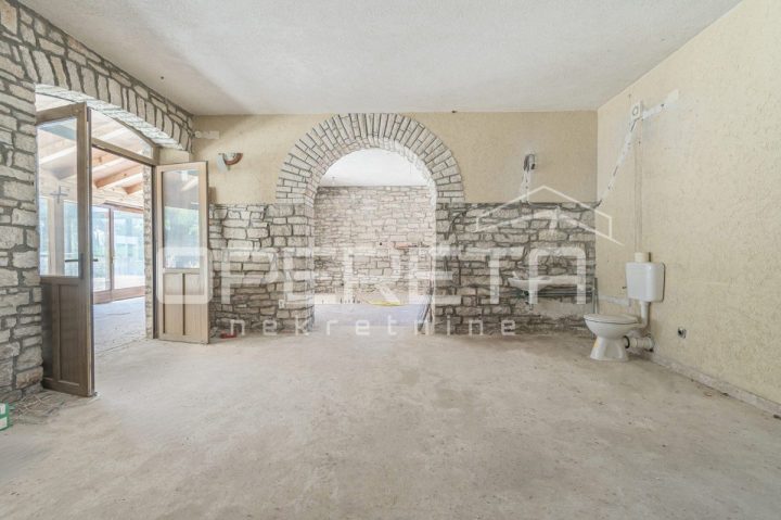 Poslovni prostor na prodaju 115 m² – Kanfanar
