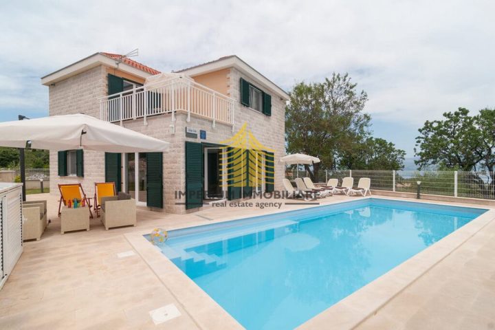 Hiša na predaj 135 m² – Supetar