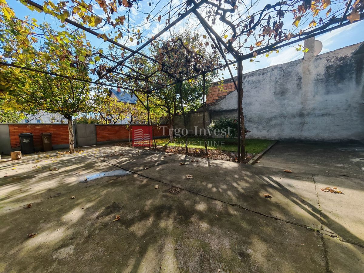 Kuća Na prodaju - BRODSKO-POSAVSKA SLAVONSKI BROD