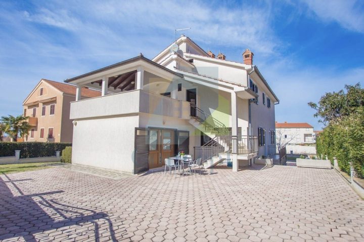 Kuća na prodaju 400 m² – Poreč