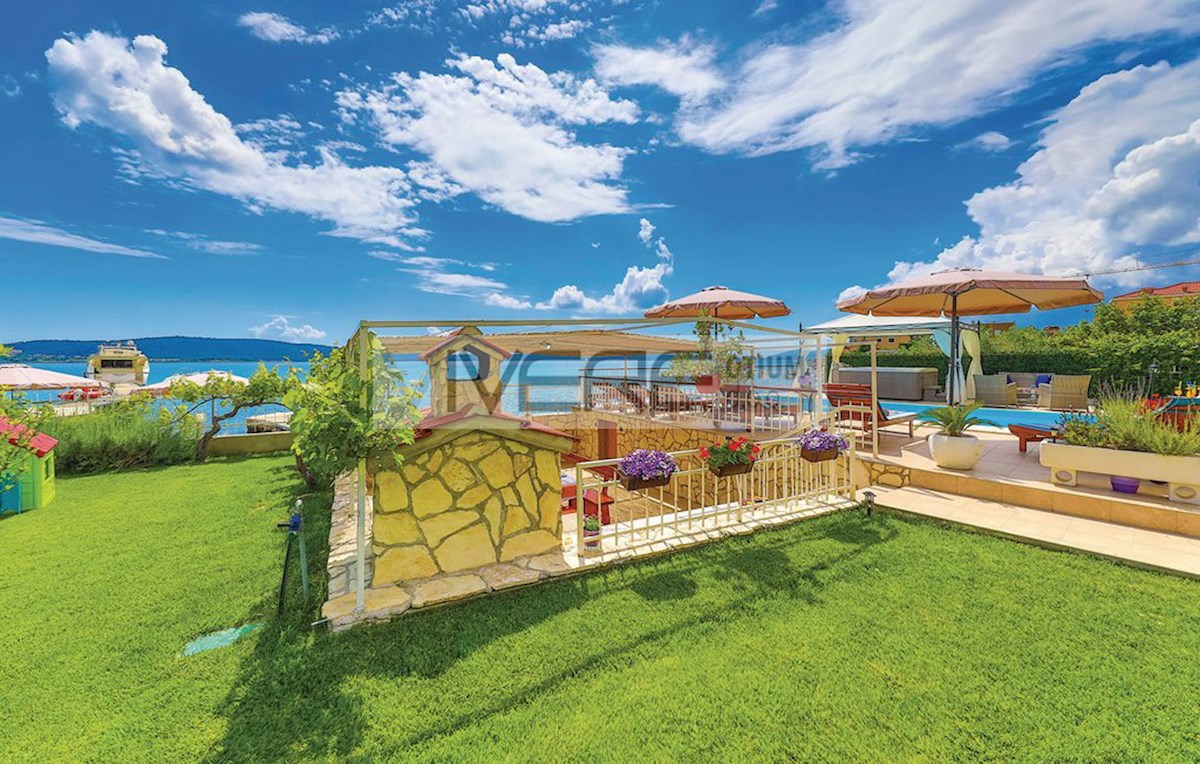 House For sale - SPLITSKO-DALMATINSKA SPLIT