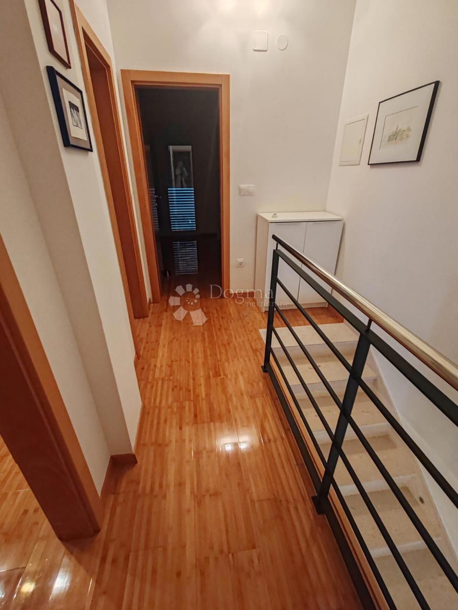 Kuća Na prodaju - ŠIBENSKO-KNINSKA ROGOZNICA