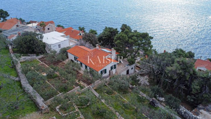 House for sale 303 m² – Brač