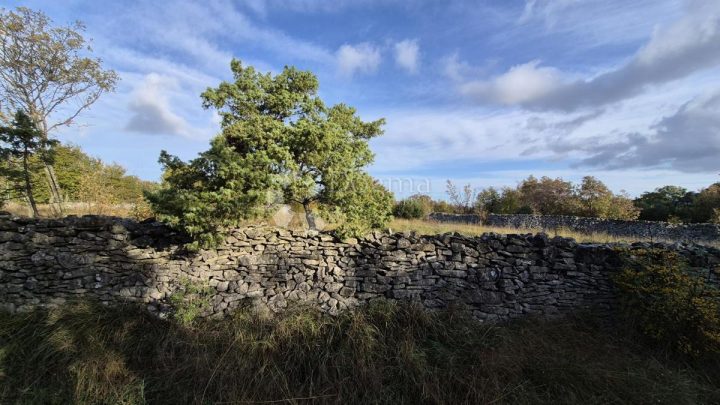 Pozemok na predaj 1705 m² – Marčana
