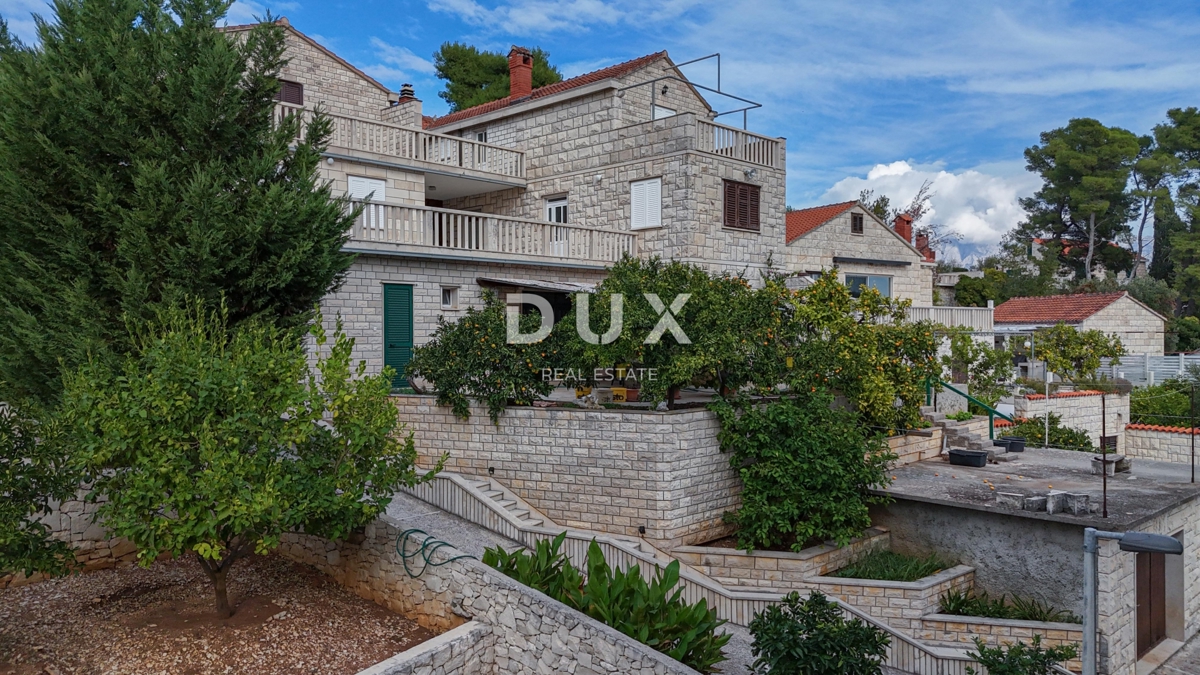 House For sale - SPLITSKO-DALMATINSKA BRAČ