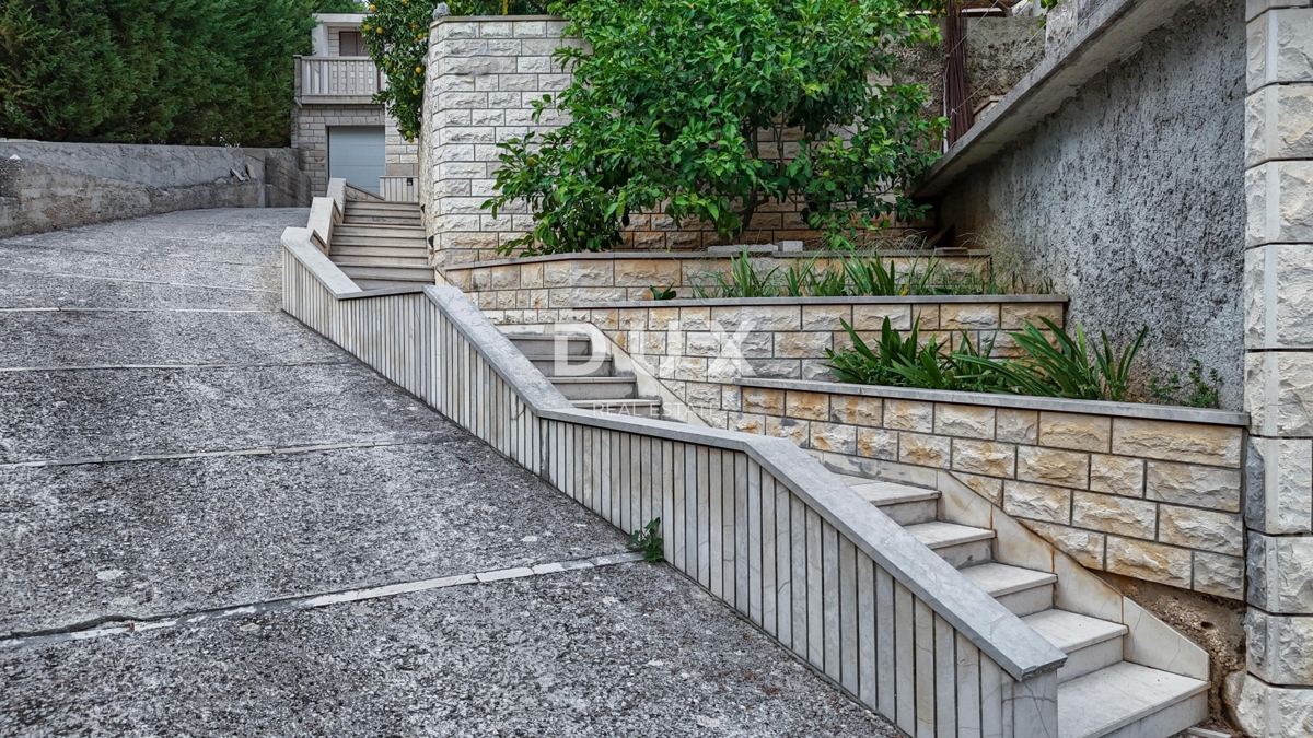 House For sale - SPLITSKO-DALMATINSKA BRAČ