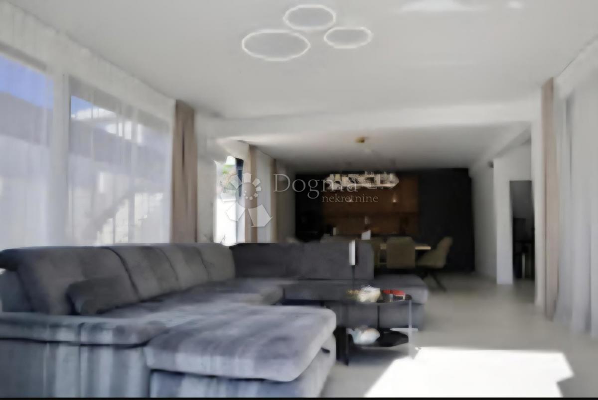 Hiša Na predaj - SPLITSKO-DALMATINSKA ŠOLTA