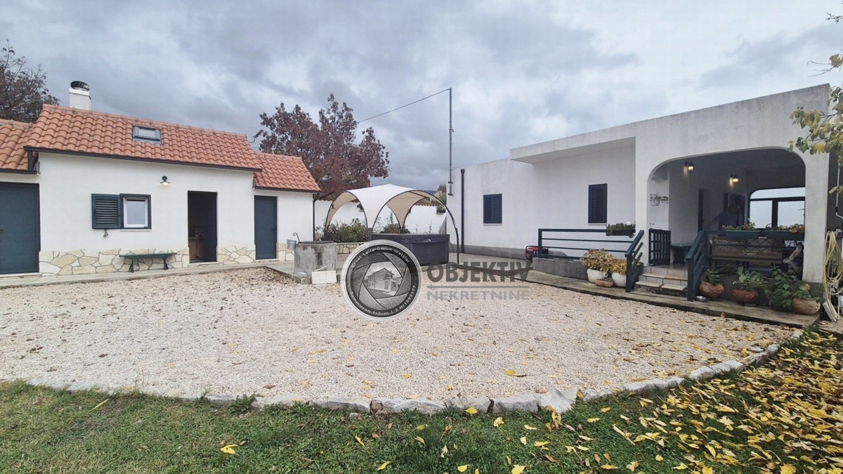 Haus Zu verkaufen - SPLITSKO-DALMATINSKA MUĆ