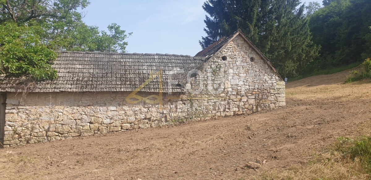 Hiša Na predaj - KARLOVAČKA SLUNJ