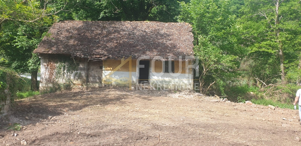 Hiša Na predaj - KARLOVAČKA SLUNJ