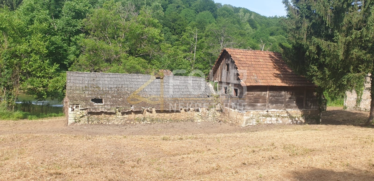 Hiša Na predaj - KARLOVAČKA SLUNJ