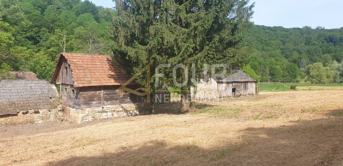 Hiša Na predaj - KARLOVAČKA SLUNJ