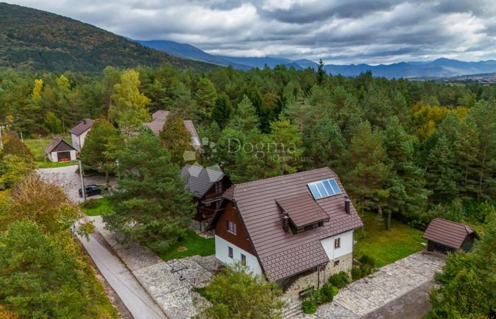 Kuća na prodaju 1551 m² – Plitvička Jezera