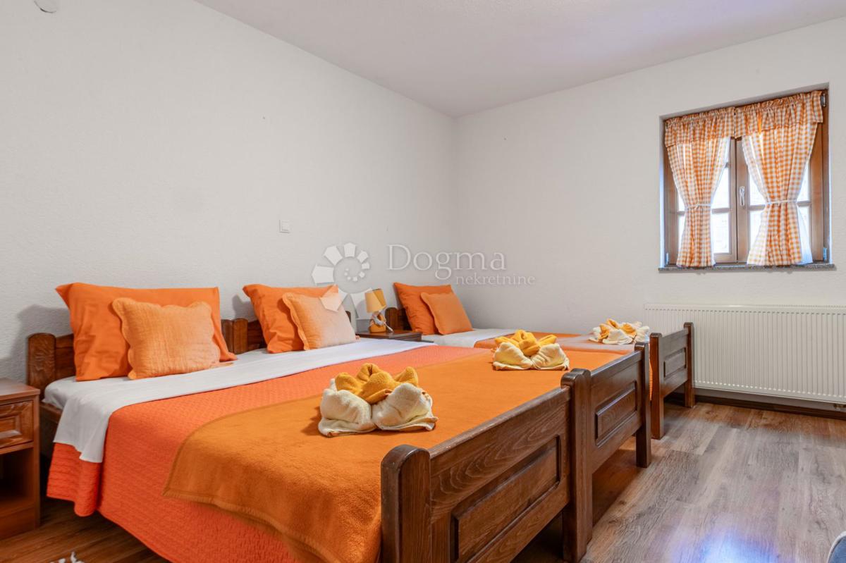 House For sale - LIČKO-SENJSKA PLITVIČKA JEZERA