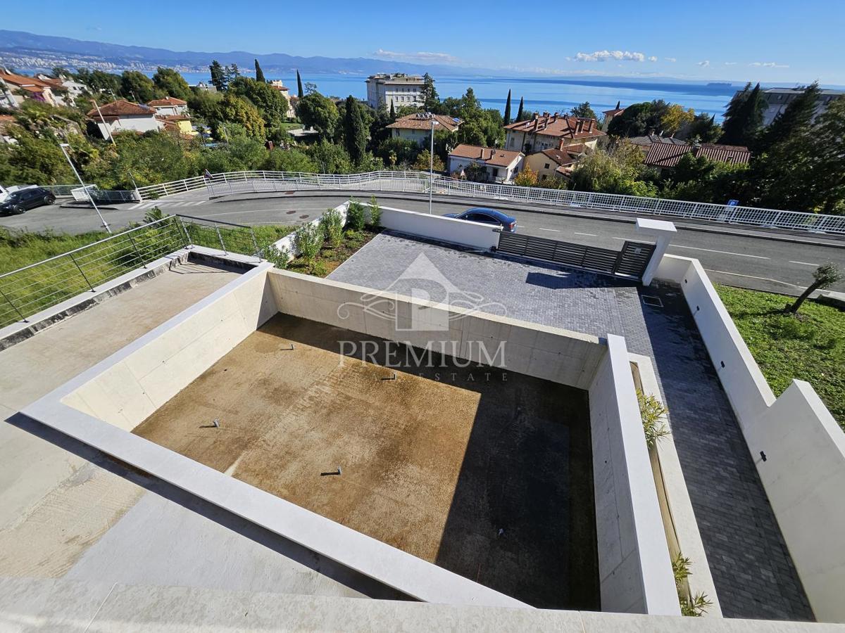 Kuća Na prodaju - PRIMORSKO-GORANSKA LOVRAN