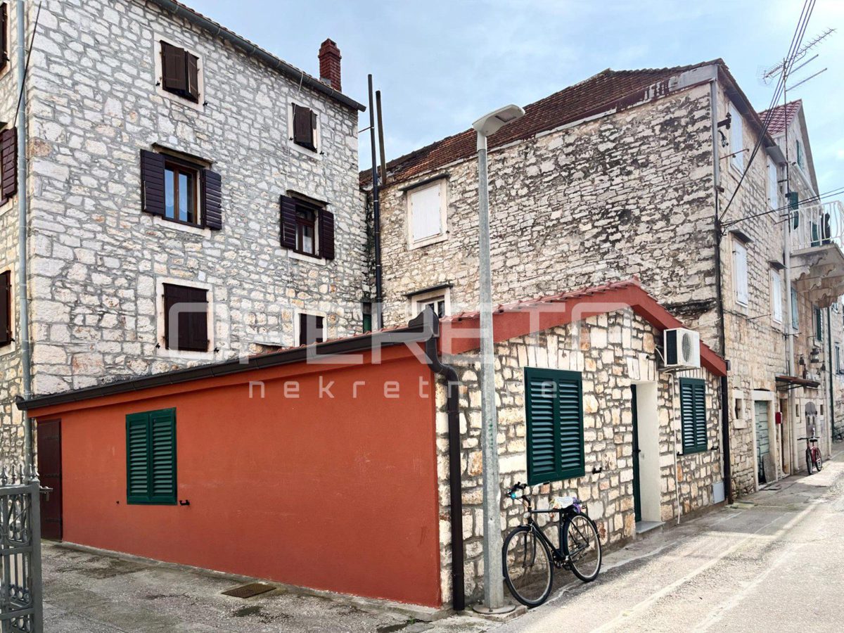 House For sale - SPLITSKO-DALMATINSKA VIS
