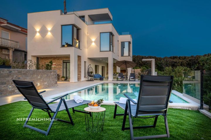 House for sale 300 m² – Novalja