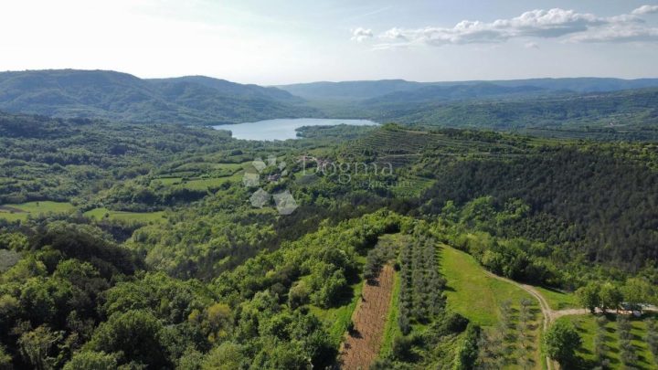 Pozemek na prodej 1400 m² – Cerovlje