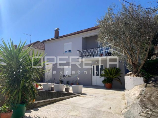 Dom na predaj 220 m² – Ugljan
