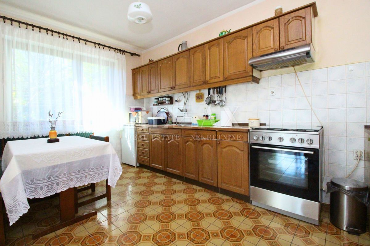 Hiša Na predaj - PRIMORSKO-GORANSKA VINODOLSKA OPĆINA