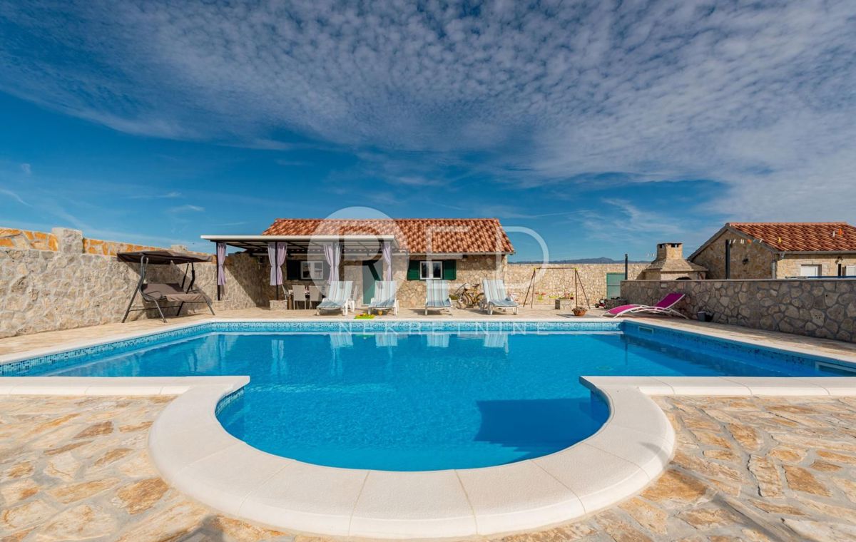 House For sale - ZADARSKA BENKOVAC