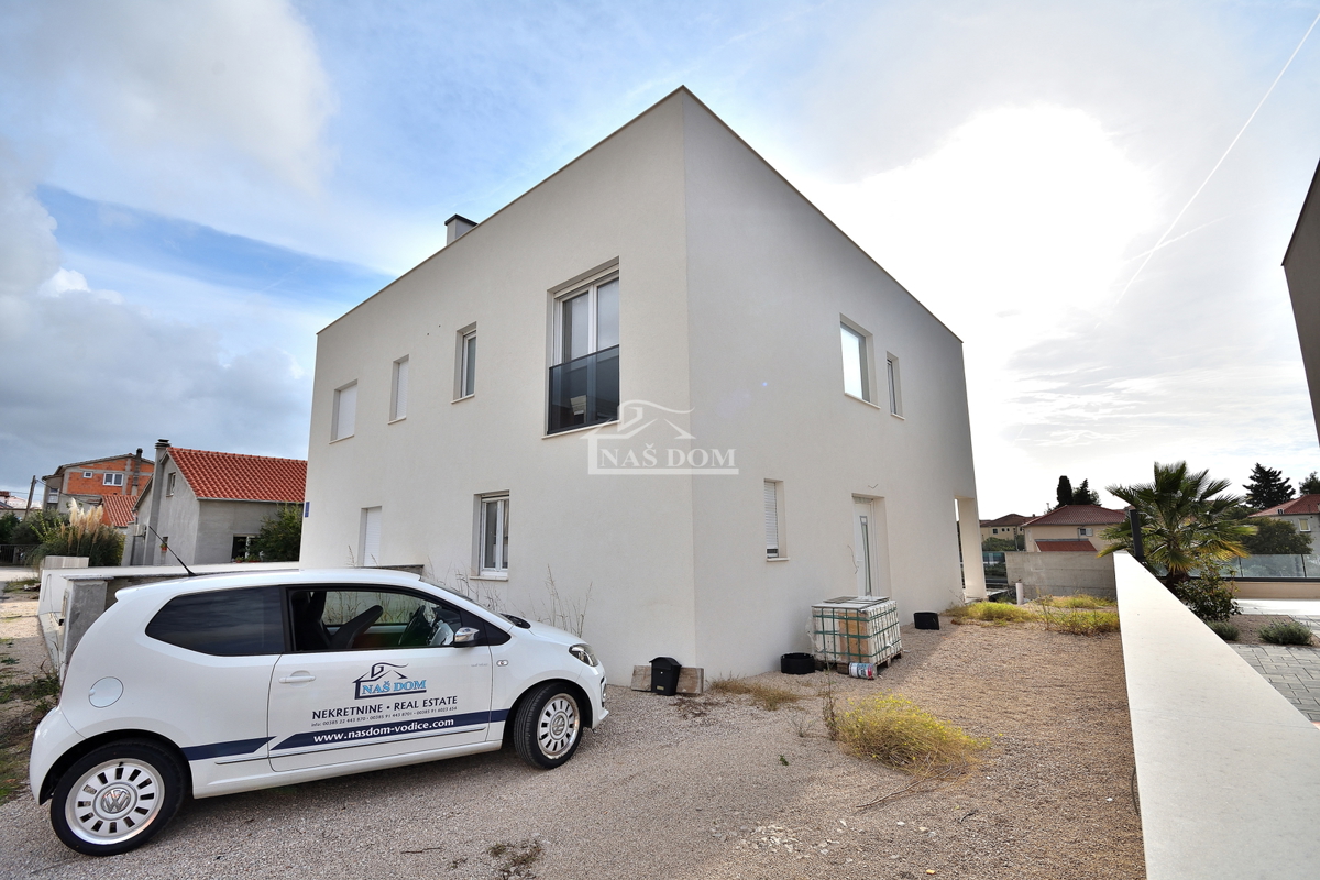 House For sale - ŠIBENSKO-KNINSKA VODICE